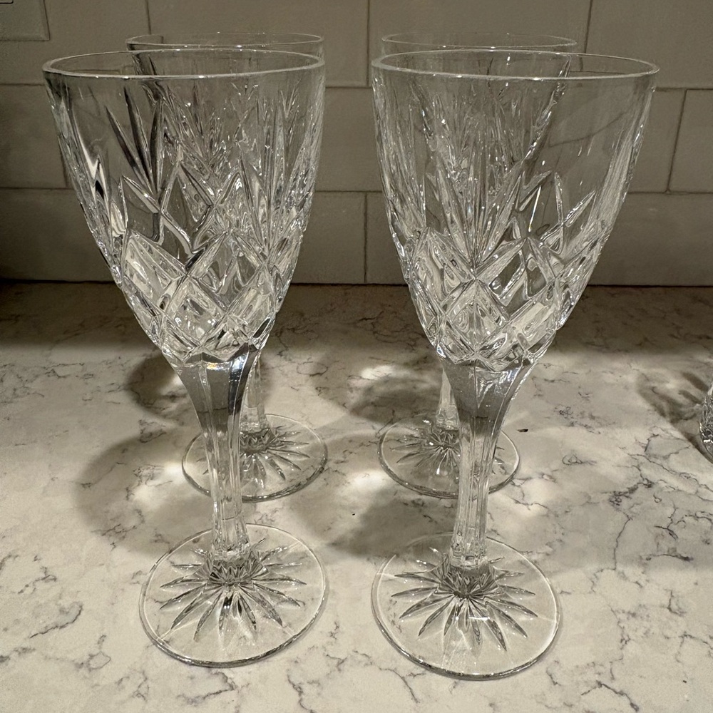 Elegant Crystal Wine Glass Set